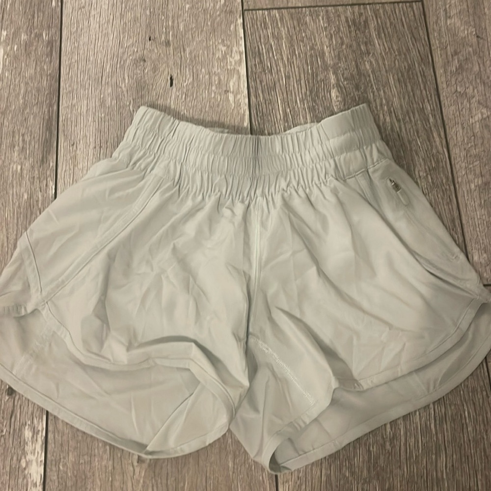 Lululemon size 4 tall high waisted hottie hot shorts